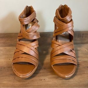 Steve Madden tan wedge sandals